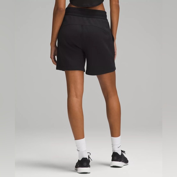 LULULEMON | ✨NEW✨ Scuba High-Rise Short 5" in Black - Picture 3 of 7
